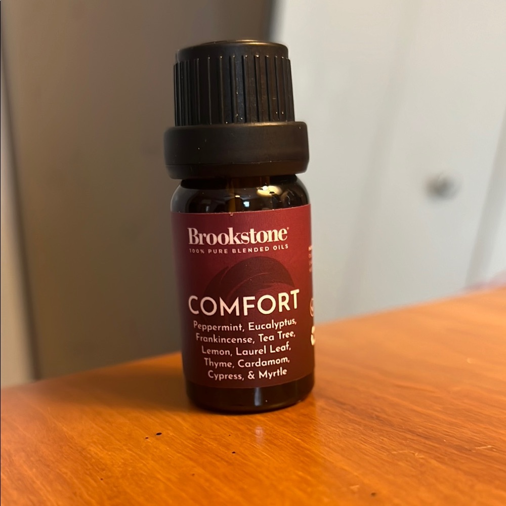 Brookstone Comfort Essential Oil Blend - Black and Red